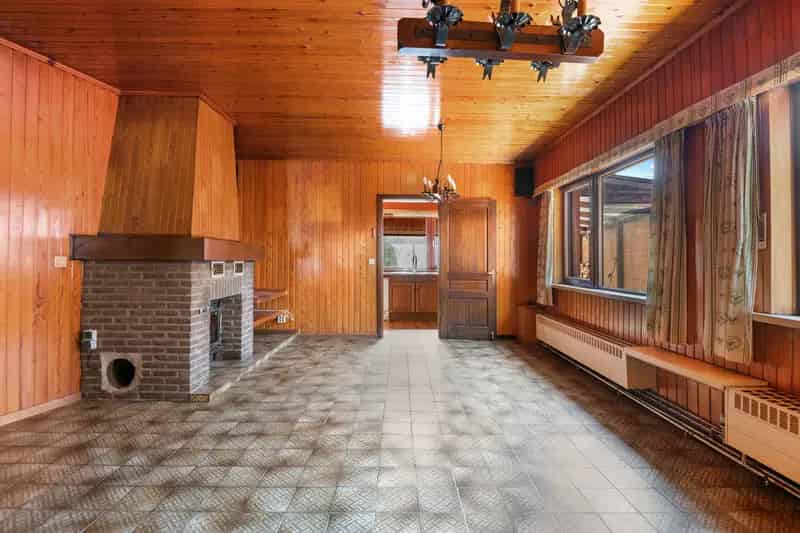Huis te huur: Renovatieproject 600m² met 3 slaapkamers