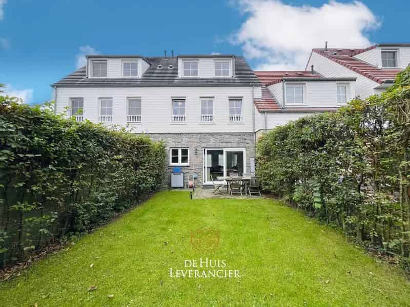 Huis te koop: 4 slaapkamers, Long-Island stijl, toplocatie