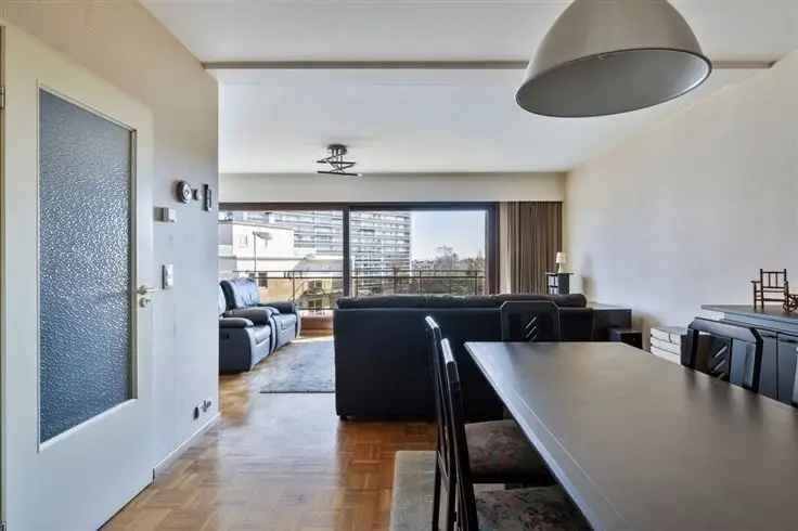Ruim 2 Slaapkamer Appartement Laken