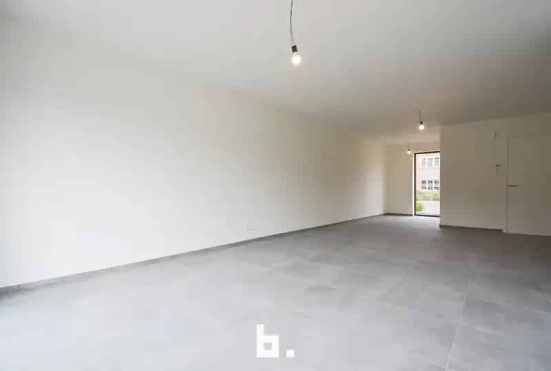 Nieuwbouw woning 3 slaapkamers garage grote tuin