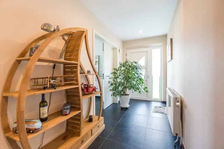 Huis Te Koop: Gerenoveerde 3-gevelwoning met Tuin en Uitzicht