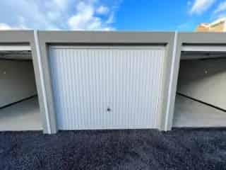 Garagebox te koop Tielt - Nieuwe garage met verlichting en elektriciteit