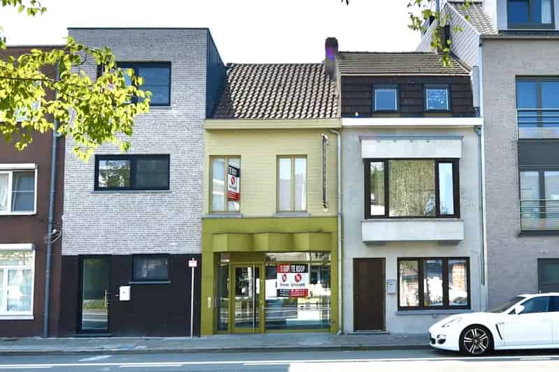 Huis te koop Eeklo centrum: zaak met woning 2 slaapkamers terras garage