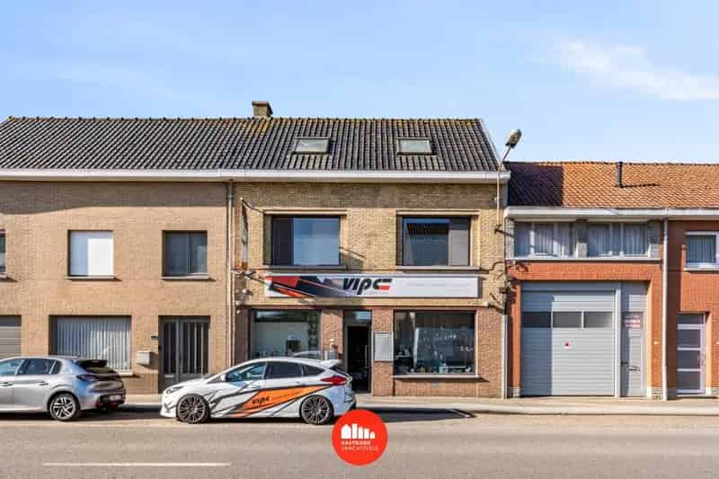Handelsruimte met Moderne Woonst en Zonnig Terras