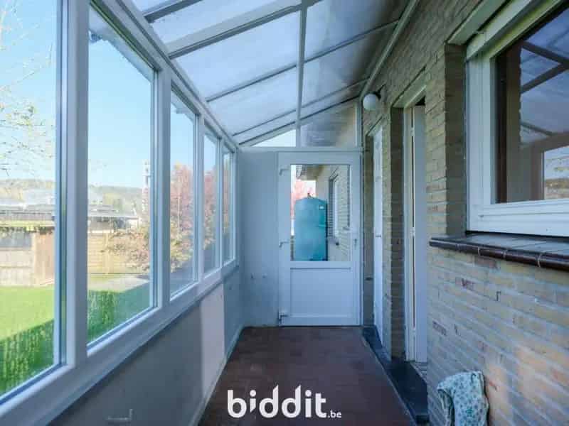 Woning met ruime tuin en bijgebouw te Ronse