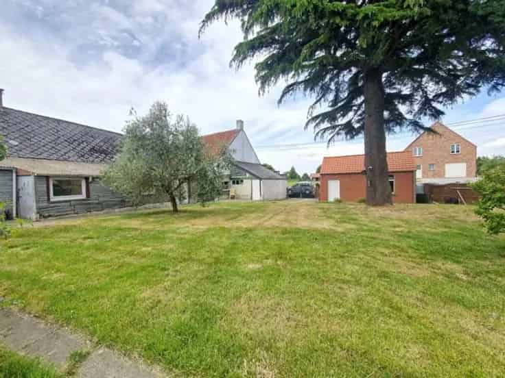 Huis Te Koop 3 Slaapkamers 2 Garages Tuin Weide 180m²