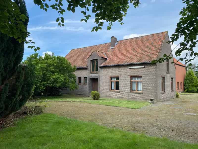 Huis te huur Lembeke: Hoeve met stallingen en bijhuis