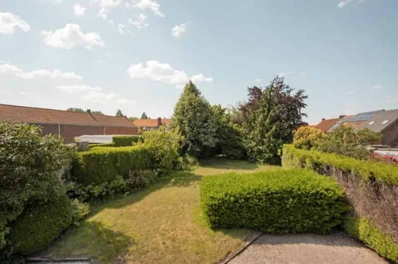 Centraal Gelegen Gebouw met Handelsruimte Appartement Terras en Tuin