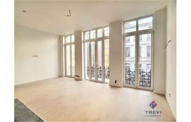 Huur 2 slaapkamer appartement van 92 m² in Charleroi