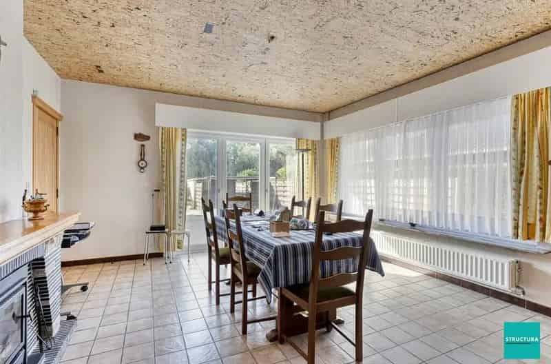 Woning met 4 kamers op terrein van 14a58ca
