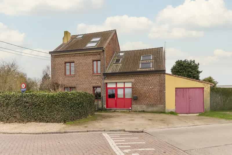 Boerderij te renoveren met 4 slaapkamers en studio