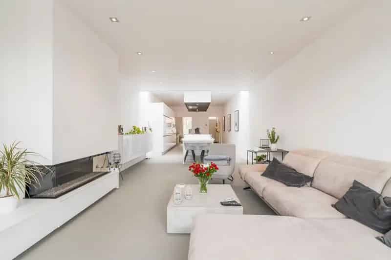 Gerenoveerde woning te Sint-Kruis met tuin