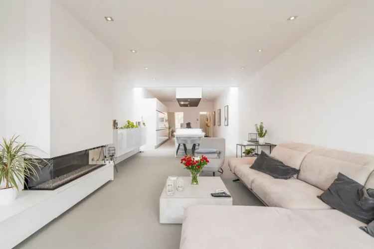 Gerenoveerde woning te Sint-Kruis met tuin