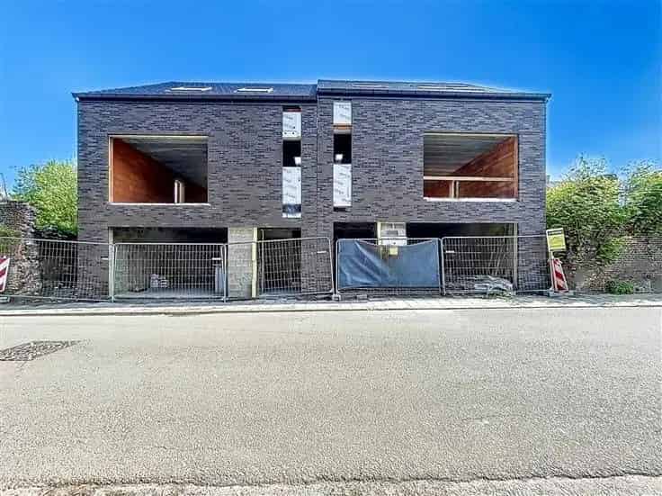 Te Koop: 2 Bel-Etage Huizen met Garage en Tuin