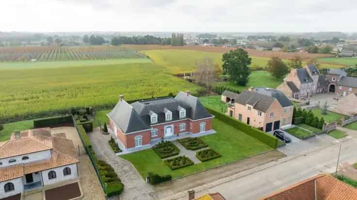 Luxe Villa Te Koop 6 Slaapkamers Grote Tuin Nabij Winkels