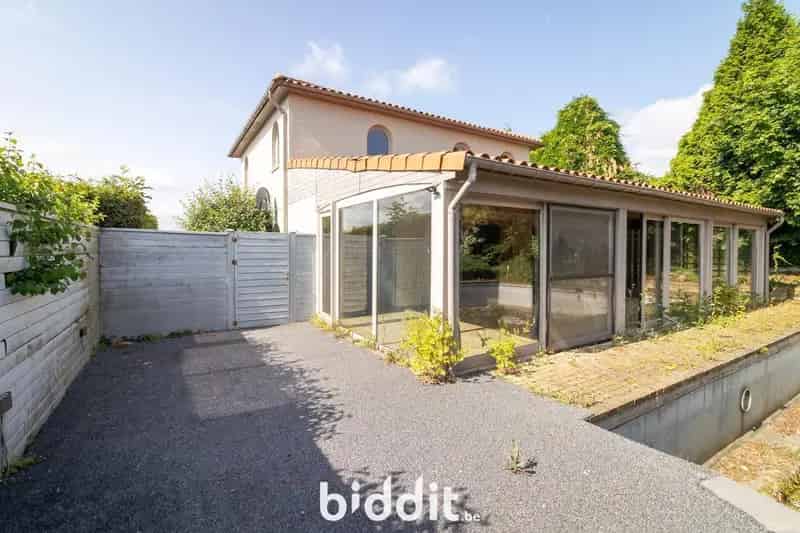 Charmante Vrijstaande Woning te koop in Bilzen