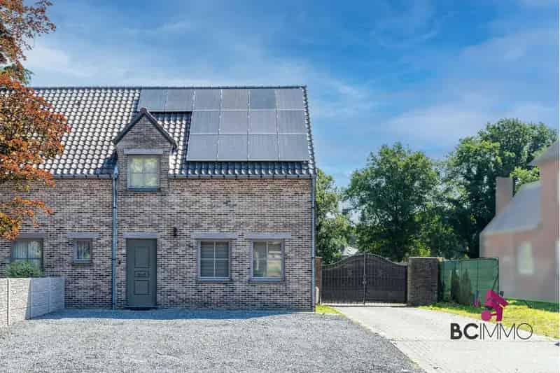Prachtige Halfopen Bebouwing met Zwembad
