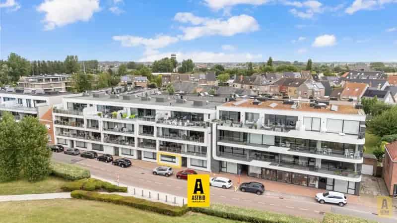 Appartement te koop Bredene: Instapklaar gelijkvloers met terras