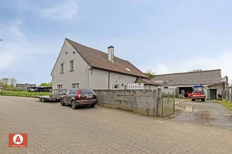 Huis te koop: te renoveren open bebouwing op 10 are