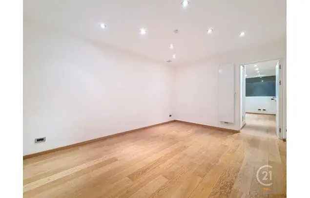 Huur 5 slaapkamer appartement van 260 m² in Anderlecht