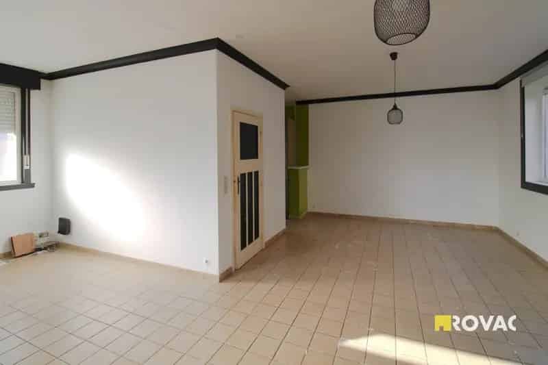 Te renoveren hoekwoning met garage