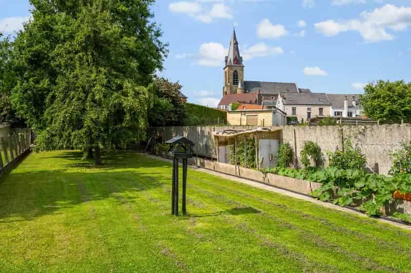 Woning te koop met garage 4 slaapkamers grote tuin
