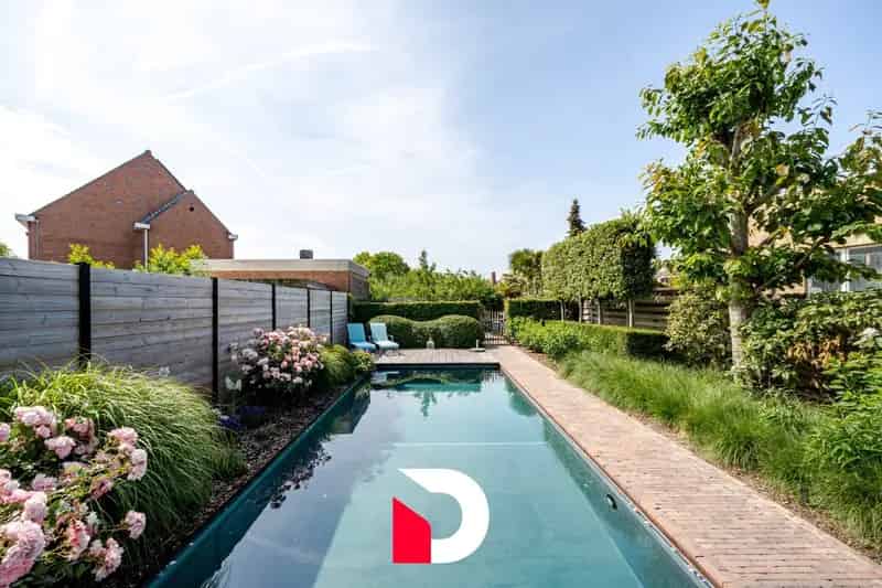 Stijlvolle gerenoveerde woning met 5 slaapkamers en zwemvijver Brugge