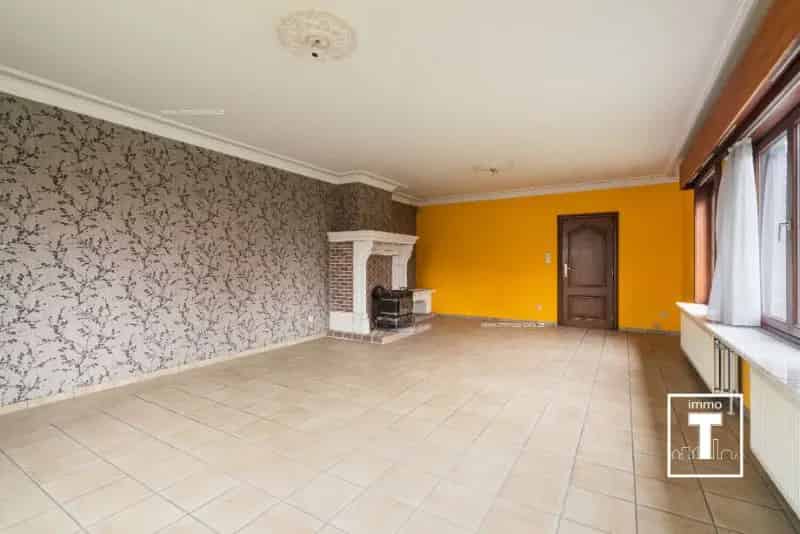 Huis te koop Oosterzele: 2 slaapkamers, schuren en binnenplaats