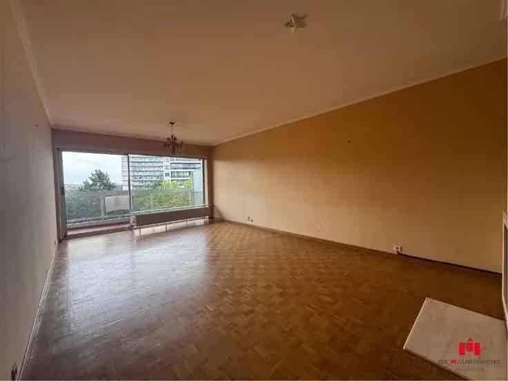 Appartement 70m2 te renoveren met terras en uitbreidingsmogelijkheid