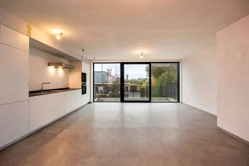 Nieuwbouwwoning 2 slaapkamers bureau terras staanplaatsen