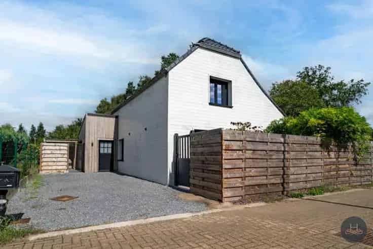Huis Te Koop Nabij Centrum Rustige Locatie