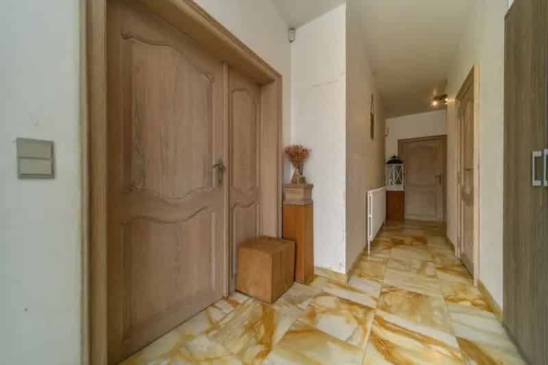 Villa te koop met werkruimte commerciële locatie