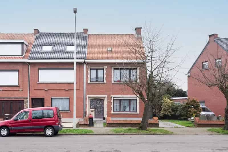 Ruime Halfopen Bebouwing 5 Slaapkamers