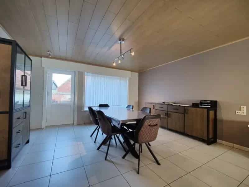 Beselare – Ruime halfopen bebouwing met 4 slaapkamers en garage