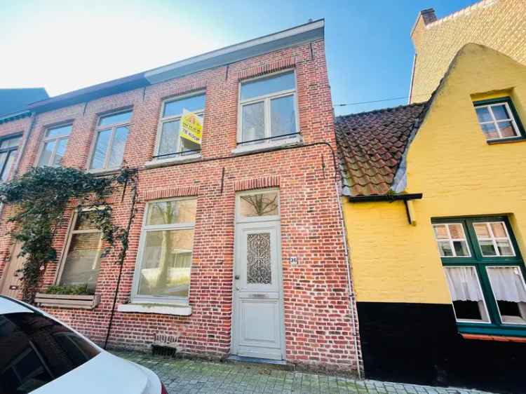 Huis te koop in Brugge centrum met 3 slaapkamers en koer