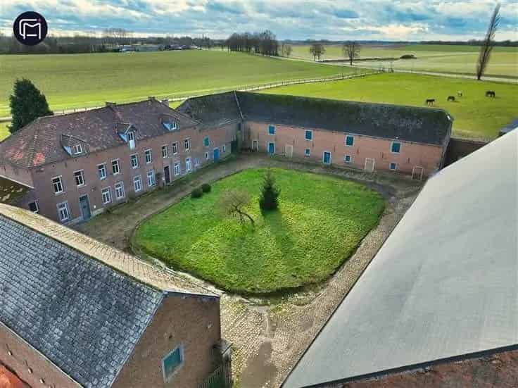 Huis Te Koop met 85 hectare grond