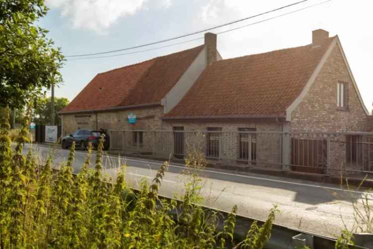 Koop huis in Diksmuide met charmante paardenhoeve en weiland