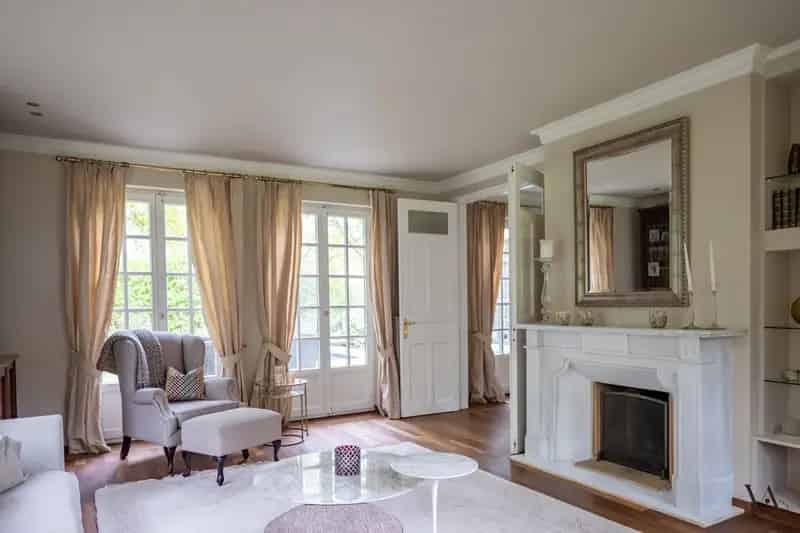 Perfect Onderhouden Villa met Zwembad Hoog Linden