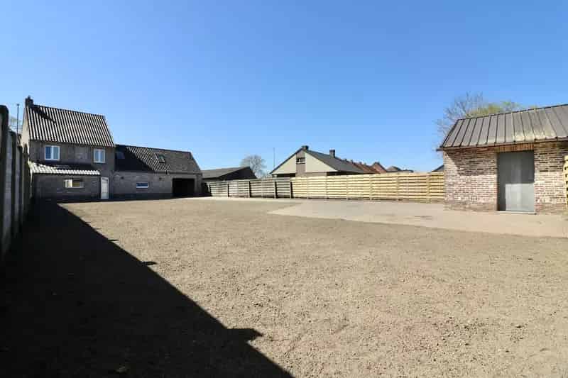 Ruime Instapklare Woning 4 Slaapkamers Tuin Garage Bijgebouw