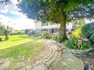 Villa te koop - 4 hectare grond - 2 vijvers