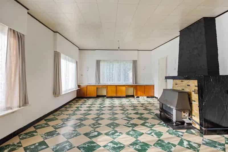Te renoveren woning met 4 slaapkamers of bouwgrond te koop