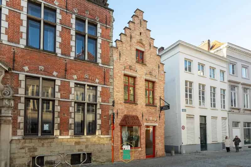 Huis te koop Brugge: 17e-eeuws trapgevelpand