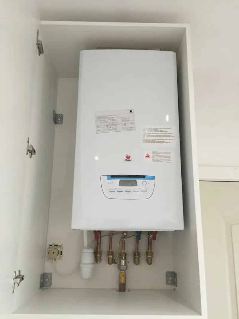 Huis te koop: 3 Appartementen - €2150 Maandelijkse Huuropbrengst