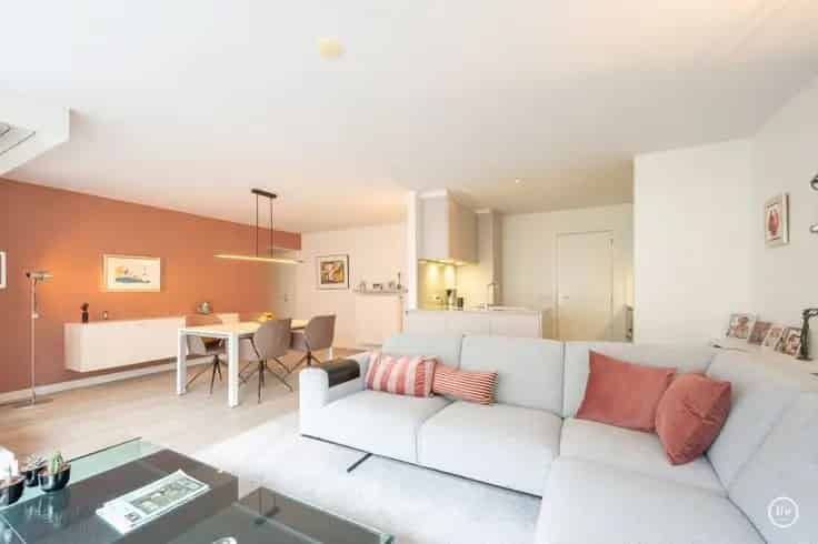 Lichtrijk 3 Slaapkamer Appartement Te Koop Nabij Lippenslaan