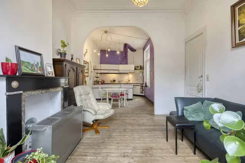 Herenhuis te renoveren Schaarbeek 177m²