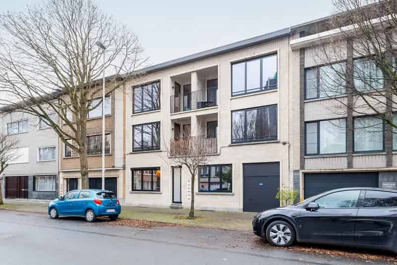 Gerenoveerd gelijkvloers appartement met tuin te huur
