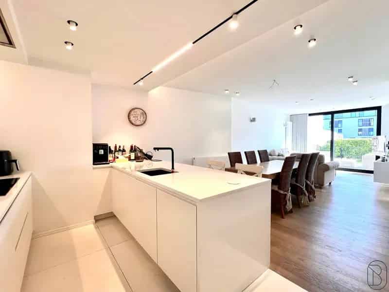 Appartement te koop centrum 2 slaapkamers tuin zwembad