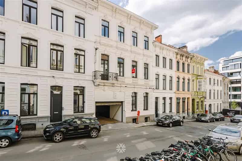 Appartement te koop Gent: Ruim 2 Slaapkamers, Terras, Centrum