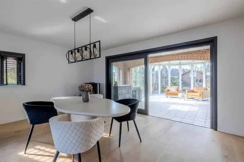 Gerenoveerde woning 1000m² 3 slaapkamers