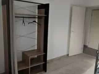 Gemeubileerd 4-slaapkamer appartement te huur Rue Renkin